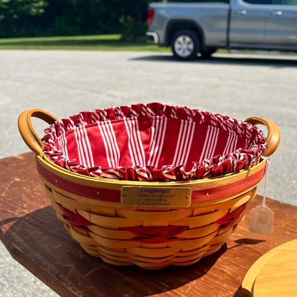 COPY - Longaberger Wrought Iron Snowman Stand & 1999 Red Popcorn & Pinecone Bas… - Picture 3 of 9
